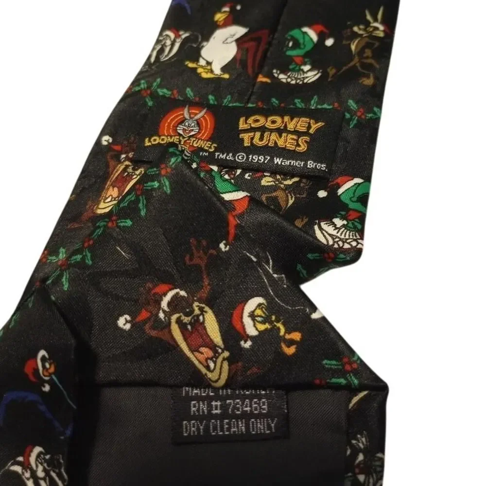 Vintage 97 Looney Tunes Christmas Tie Bugs Daffy Duck Taz Sylvester WileE Coyote